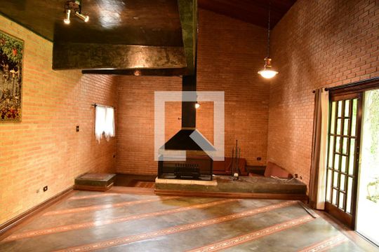 Sala de casa de condomínio para alugar com 4 quartos, 800m² em Bosque do Vianna, Cotia