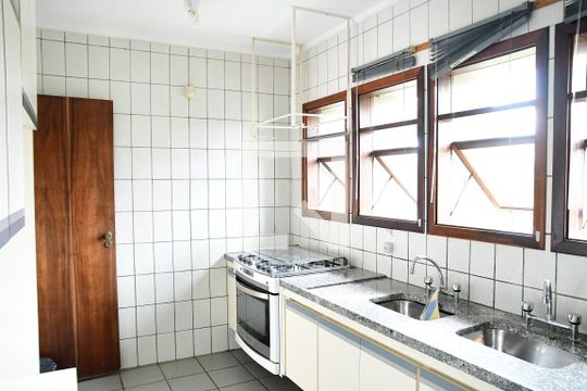 Cozinha de casa de condomínio para alugar com 4 quartos, 800m² em Bosque do Vianna, Cotia