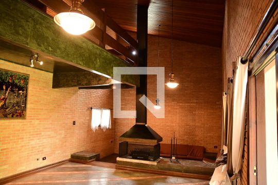 Sala de casa de condomínio para alugar com 4 quartos, 800m² em Bosque do Vianna, Cotia