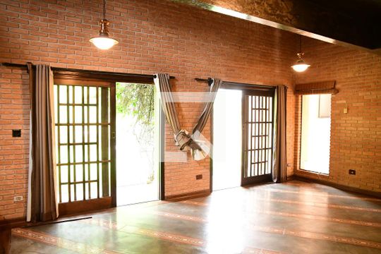 Sala de casa de condomínio para alugar com 4 quartos, 800m² em Bosque do Vianna, Cotia