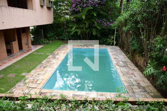 Piscina de casa de condomínio para alugar com 4 quartos, 800m² em Bosque do Vianna, Cotia