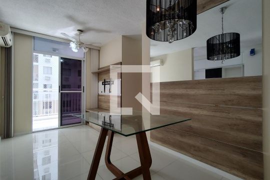 Sala de apartamento para alugar com 2 quartos, 48m² em Anil, Rio de Janeiro