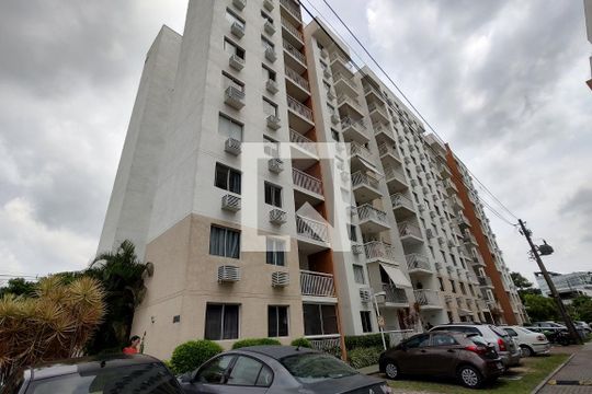 Fachada do bloco de apartamento para alugar com 2 quartos, 48m² em Anil, Rio de Janeiro
