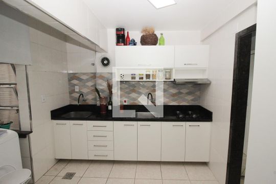 Cozinha de apartamento à venda com 2 quartos, 70m² em Centro Histórico, Porto Alegre