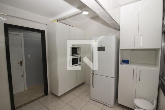 Cozinha de apartamento à venda com 2 quartos, 70m² em Centro Histórico, Porto Alegre