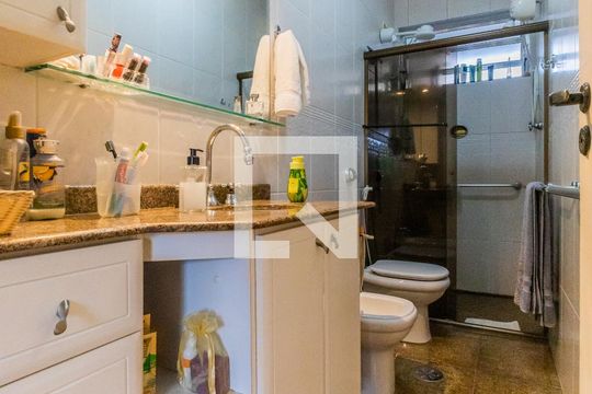 Banheiro da Suíte 1 de casa à venda com 5 quartos, 240m² em Jardim Vera Cruz, São Paulo