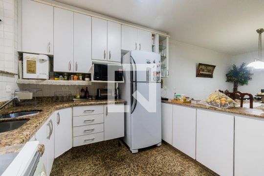 Cozinha de casa à venda com 5 quartos, 240m² em Jardim Vera Cruz, São Paulo