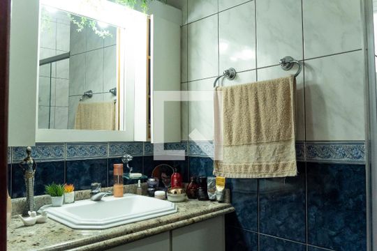 Banheiro da Suíte de casa à venda com 3 quartos, 270m² em Alves Dias, São Bernardo do Campo
