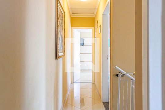 Corredor Dormitórios de casa à venda com 3 quartos, 80m² em Jardim Las Vegas, Santo André