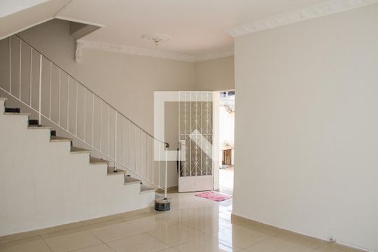 Sala de casa para alugar com 4 quartos, 160m² em Cascadura, Rio de Janeiro