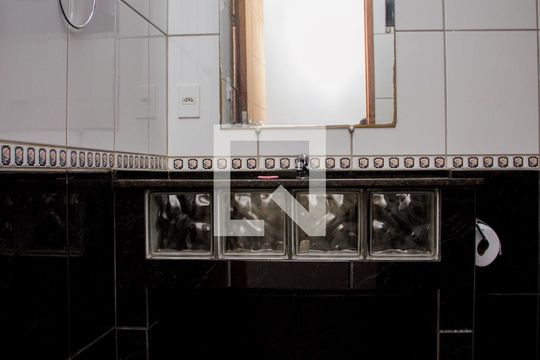 Banheiro Social de casa para alugar com 4 quartos, 160m² em Cascadura, Rio de Janeiro