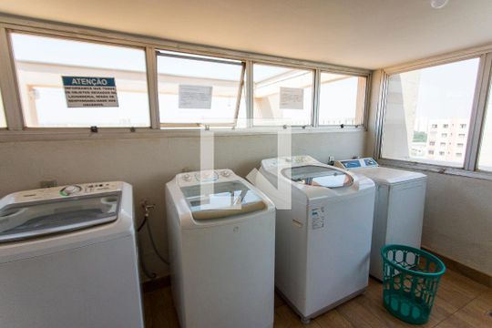 Área Comum - Lavanderia de apartamento para alugar com 1 quarto, 60m² em Nossa Senhora Aparecida, Uberlândia