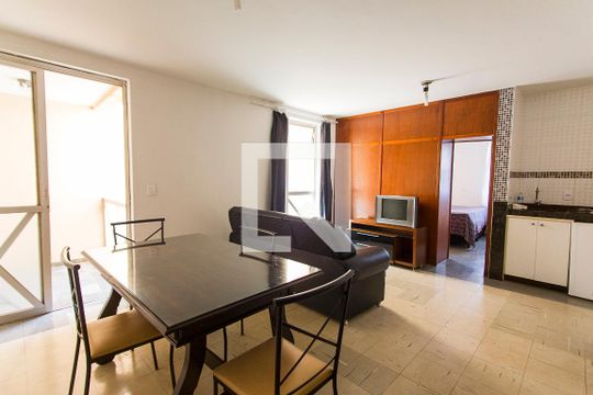 Sala de apartamento para alugar com 1 quarto, 60m² em Nossa Senhora Aparecida, Uberlândia
