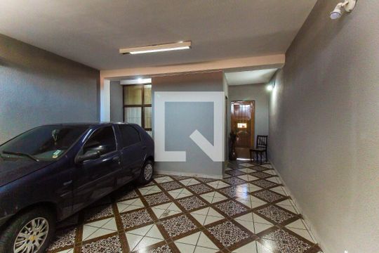 Garagem de casa à venda com 3 quartos, 259m² em Parque Cruzeiro do Sul, São Paulo