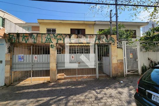 Fachada de casa à venda com 3 quartos, 240m² em Parque São Jorge, São Paulo