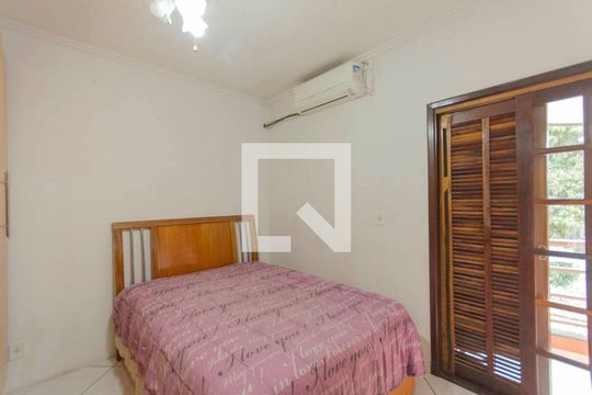 Suíte  de casa de condomínio à venda com 3 quartos, 146m² em Vila Salete, São Paulo