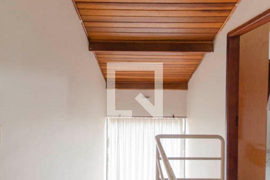Escada  de casa de condomínio à venda com 3 quartos, 146m² em Vila Salete, São Paulo