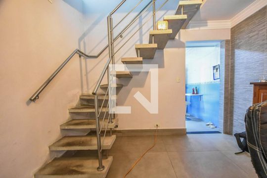 Escada de casa à venda com 2 quartos, 90m² em Parque Colonial, São Paulo