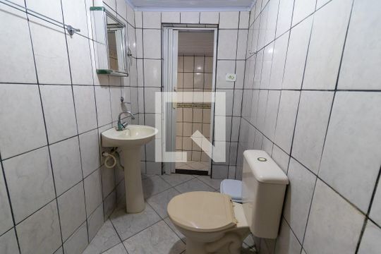 Banheiro de casa para alugar com 1 quarto, 60m² em Vila Jacuí, São Paulo