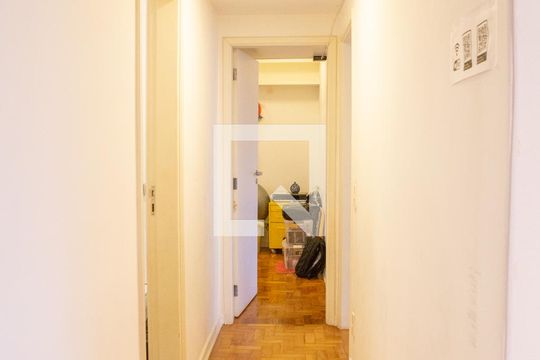 Corredor de apartamento à venda com 2 quartos, 88m² em Vila Pompéia, São Paulo