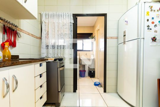 Cozinha de apartamento para alugar com 2 quartos, 68m² em Jardim Pinheiros, São Paulo