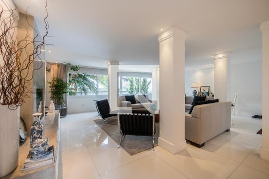 Sala de casa à venda com 4 quartos, 800m² em Jardim das Bandeiras, São Paulo