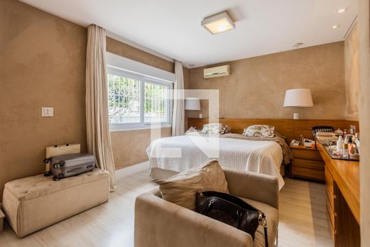 Suíte 1 de casa à venda com 4 quartos, 800m² em Jardim das Bandeiras, São Paulo