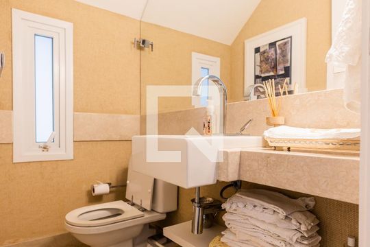 Lavabo de casa à venda com 4 quartos, 800m² em Jardim das Bandeiras, São Paulo