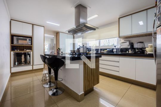 Cozinha de casa à venda com 4 quartos, 800m² em Jardim das Bandeiras, São Paulo