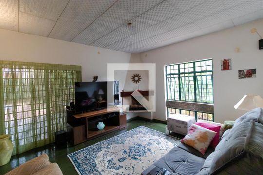 Sala de TV de casa à venda com 4 quartos, 432m² em Cidade Universitária, Campinas