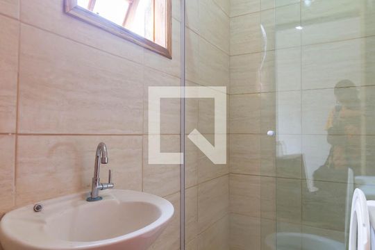 Banheiro de casa para alugar com 1 quarto, 42m² em Rio Pequeno, São Paulo