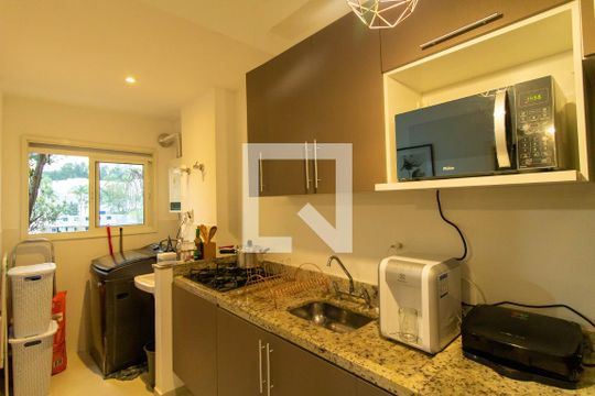 Cozinha e Área de Serviço de apartamento para alugar com 1 quarto, 38m² em Granja Viana, Cotia