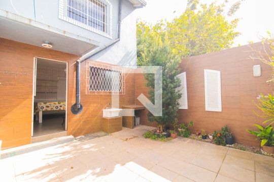 Área Externa de casa à venda com 4 quartos, 150m² em Aberta dos Morros, Porto Alegre