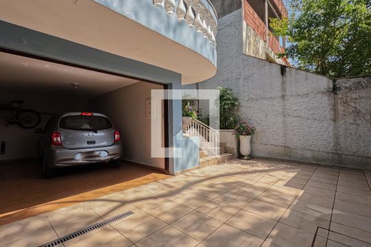 Garagem de casa à venda com 3 quartos, 300m² em Jardim Maia, Guarulhos