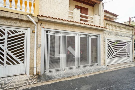 Fachada de casa à venda com 3 quartos, 250m² em Chácara Califórnia, São Paulo