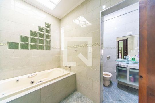 Banheiro do Quarto 1 de casa à venda com 4 quartos, 302m² em Parque Sao Vicente, Mauá
