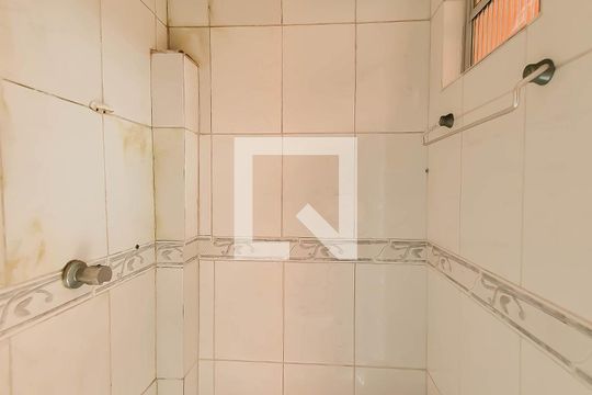 Banheiro de Serviço de casa de condomínio para alugar com 2 quartos, 46m² em Enseada, Guarujá