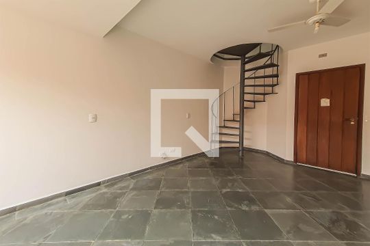 Sala de Estar de casa de condomínio para alugar com 2 quartos, 46m² em Enseada, Guarujá