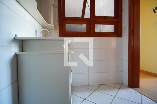 Banheiro  de apartamento à venda com 2 quartos, 70m² em Navegantes, Porto Alegre