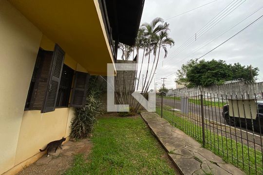 Pátio  de casa para alugar com 4 quartos, 250m² em Ouro Branco, Novo Hamburgo