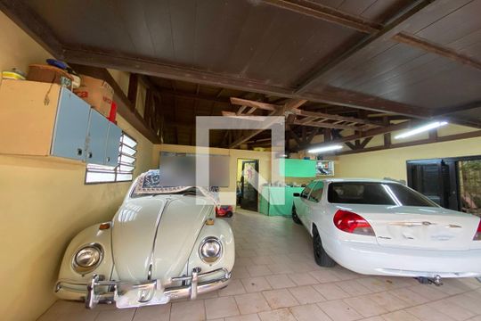 Garagem de casa para alugar com 4 quartos, 250m² em Ouro Branco, Novo Hamburgo