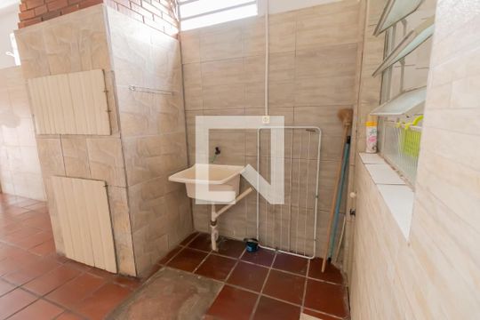 Area de serviço de casa para alugar com 2 quartos, 90m² em Scharlau, São Leopoldo
