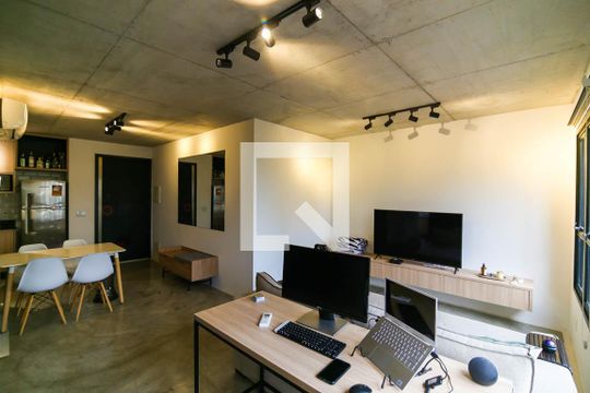 Sala de apartamento à venda com 1 quarto, 70m² em Vila Suzana, São Paulo