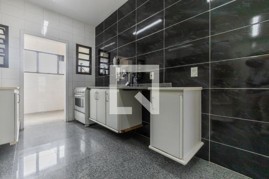 Cozinha de apartamento para alugar com 3 quartos, 114m² em Sumaré, São Paulo