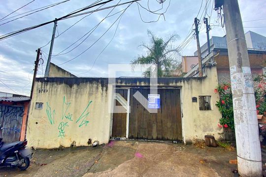 Fachada de casa para alugar com 1 quarto, 30m² em Utinga, Santo André