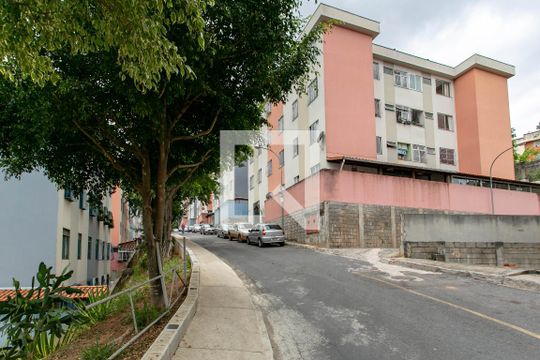 Garagem de apartamento para alugar com 3 quartos, 50m² em Jaqueline, Belo Horizonte