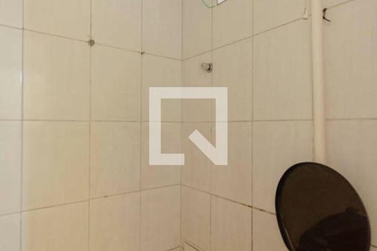 Banheiro de apartamento para alugar com 2 quartos, 52m² em Conjunto Habitacional Padre José de Anchieta, São Paulo