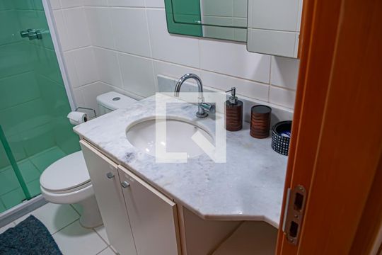 banheiro de apartamento à venda com 3 quartos, 93m² em Taquara, Rio de Janeiro