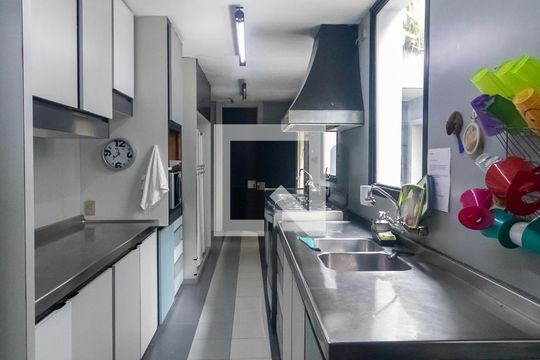 Cozinha de casa à venda com 4 quartos, 700m² em Vila Madalena, São Paulo