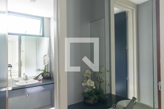 Lavabo de casa à venda com 4 quartos, 700m² em Vila Madalena, São Paulo